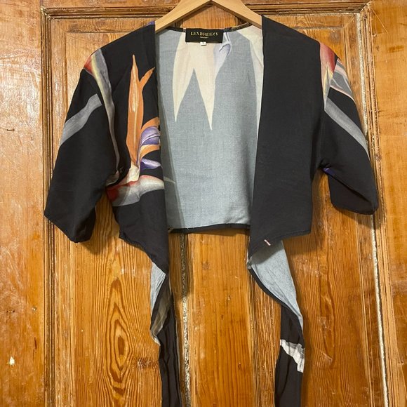 Tie-front crop top aloha wear by lexbreezy (size S) - Picture 3 of 5